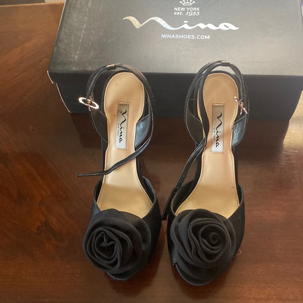 🦊Nina black rose heel. 5 inch.